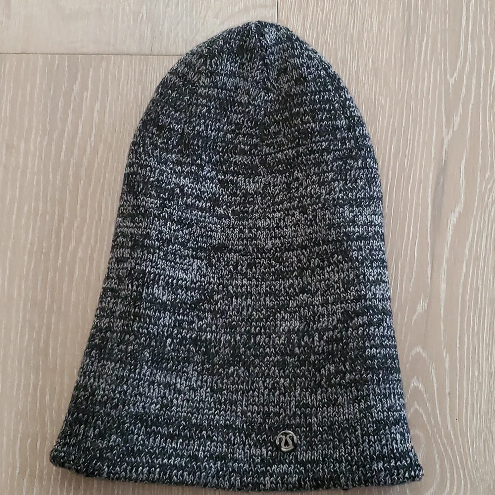 NWOT Lululemon Divinity ToqueBlack / Slate / Angel Wing